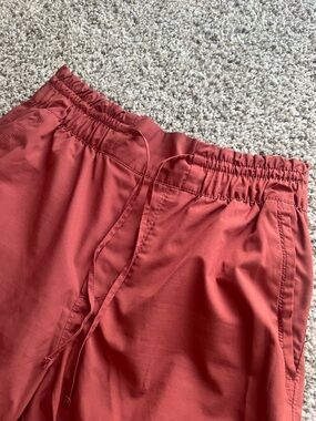 Old Navy Women's Cropped Elastic Waist Pants in Brick Red